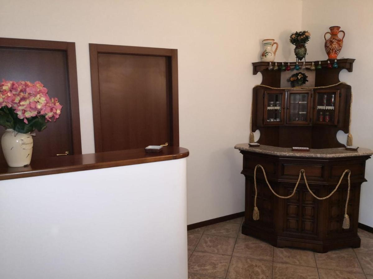 Bed and Breakfast Lux Rho Fiera Lainate Exterior foto