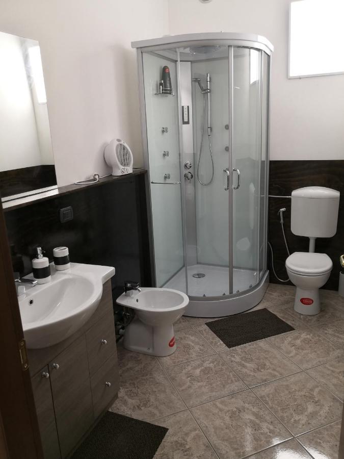 Bed and Breakfast Lux Rho Fiera Lainate Exterior foto